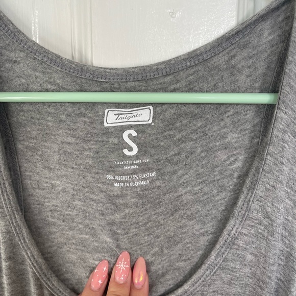 AE Tailgate Tank - Picture 2 of 3